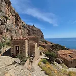 Monolithos 3*