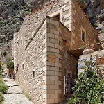 Monolithos 3*