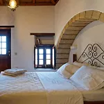 Monolithos فندق