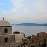 Monolithos فندق