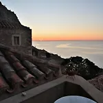 Monolithos فندق