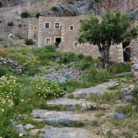 מלון Monolithos מונמבאסיה