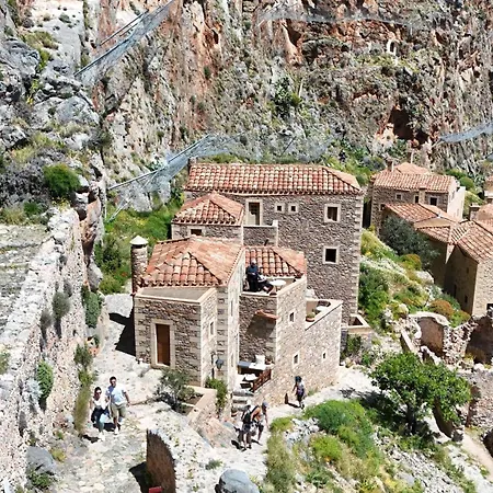 Monolithos מלון מונמבאסיה