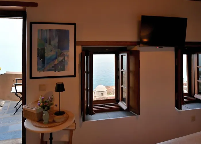 Отель Monolithos 3*