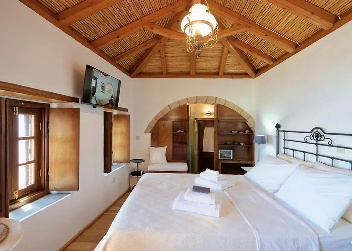 Отель Monolithos