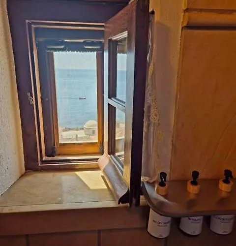 מלון Monolithos מונמבאסיה