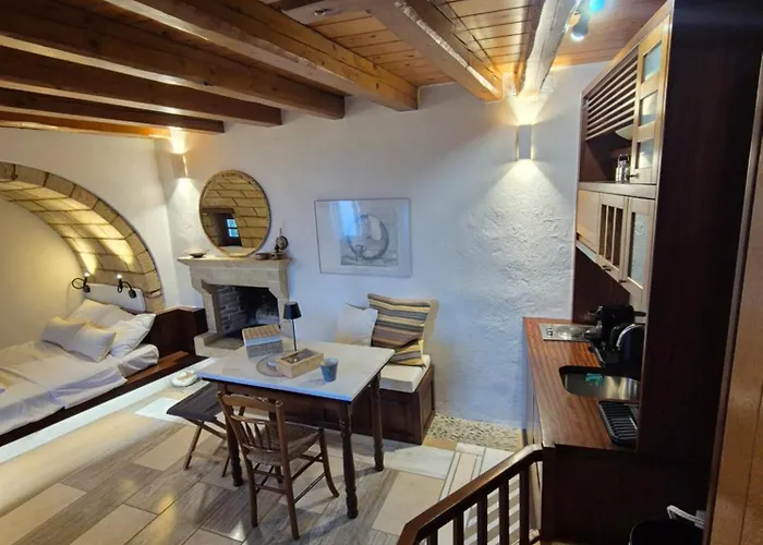 Monolithos 3* מונמבאסיה