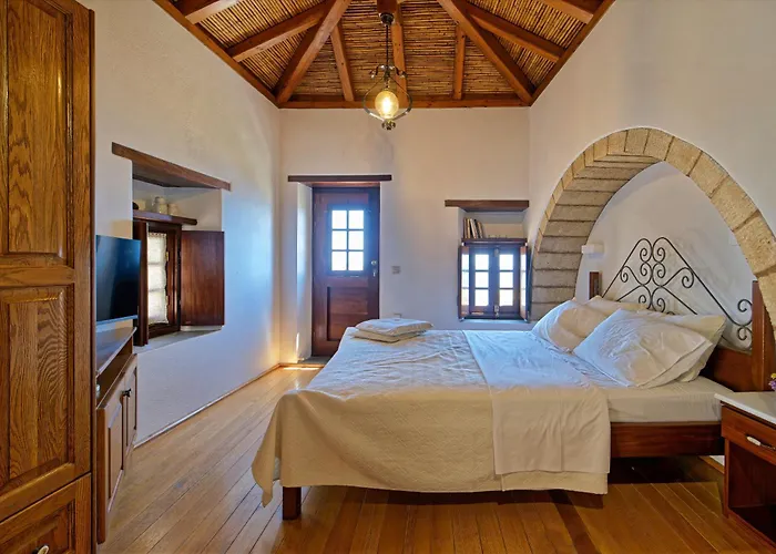 Monolithos מונמבאסיה