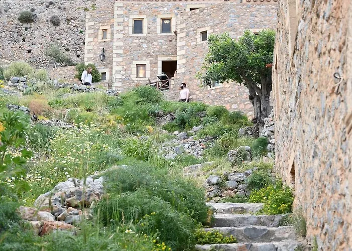 מלון Monolithos מונמבאסיה