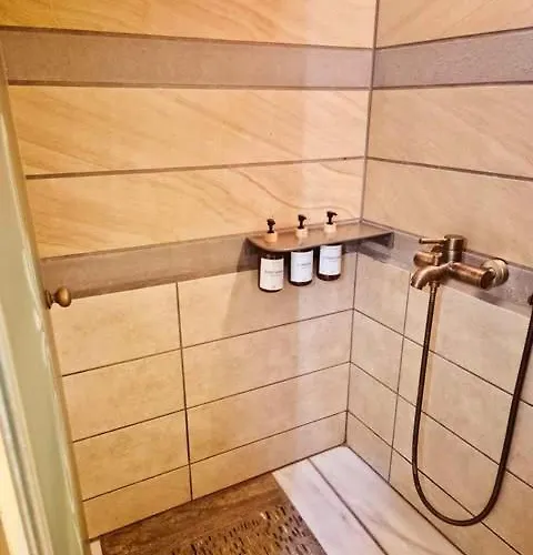 Monolithos מונמבאסיה