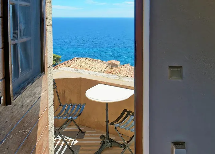 Monolithos מלון מונמבאסיה