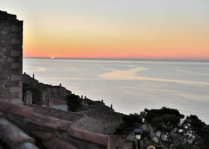 Monolithos Отель