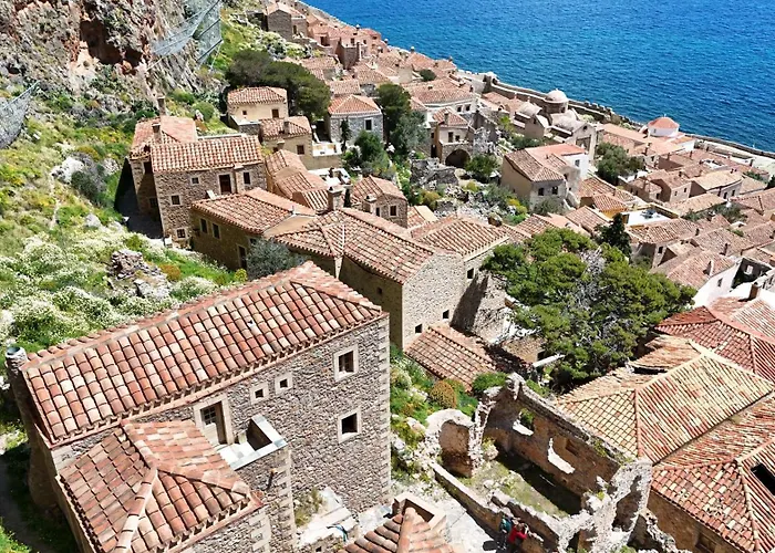 Отель Monolithos